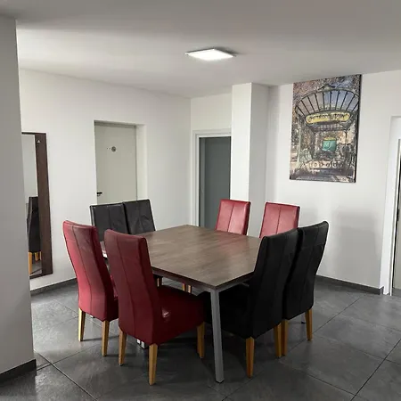 Im Tal 2 Haus - 2 We, 5 Sz,3 Baeder, 11 Betten - Klimaanlage * Bergheim (Rhein-Erft-Kreis)