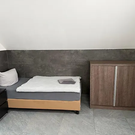 Im Tal 2 Haus - 2 We, 5 Sz,3 Baeder, 11 Betten - Klimaanlage Lägenhet Bergheim (Rhein-Erft-Kreis)