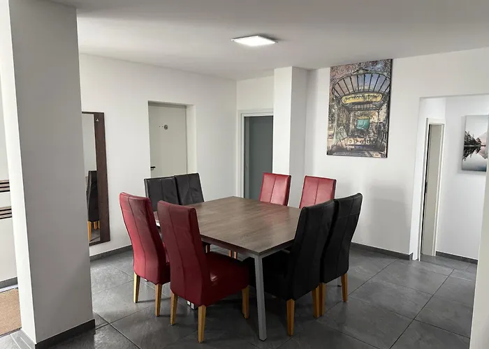 Im Tal 2 Haus - 2 We, 5 Sz,3 Baeder, 11 Betten - Klimaanlage * Bergheim (Rhein-Erft-Kreis)